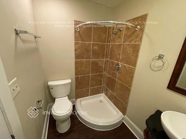 Building Photo - 208 N Milford Dr