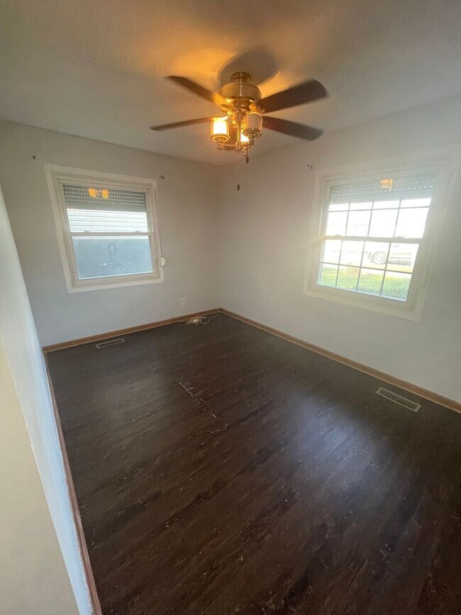 Building Photo - Charming Home on Gary West Side with Garage