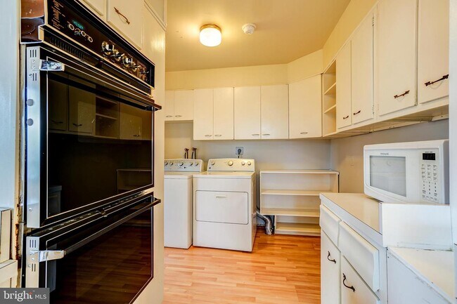 Building Photo - 2809 Pierpont St