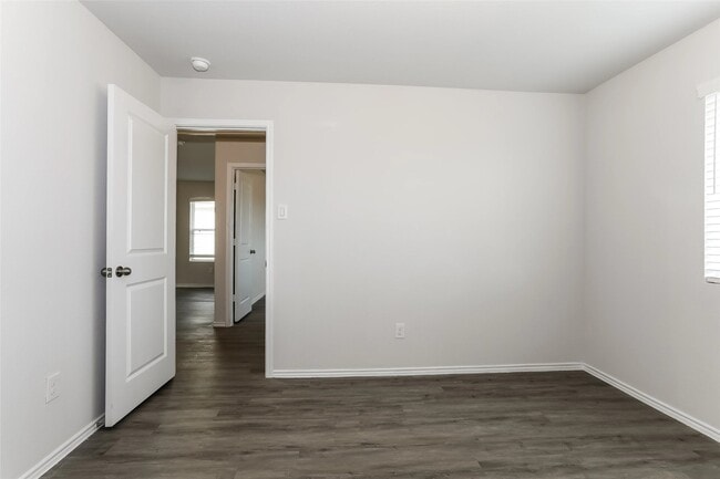 Building Photo - 106 Blue Crane St