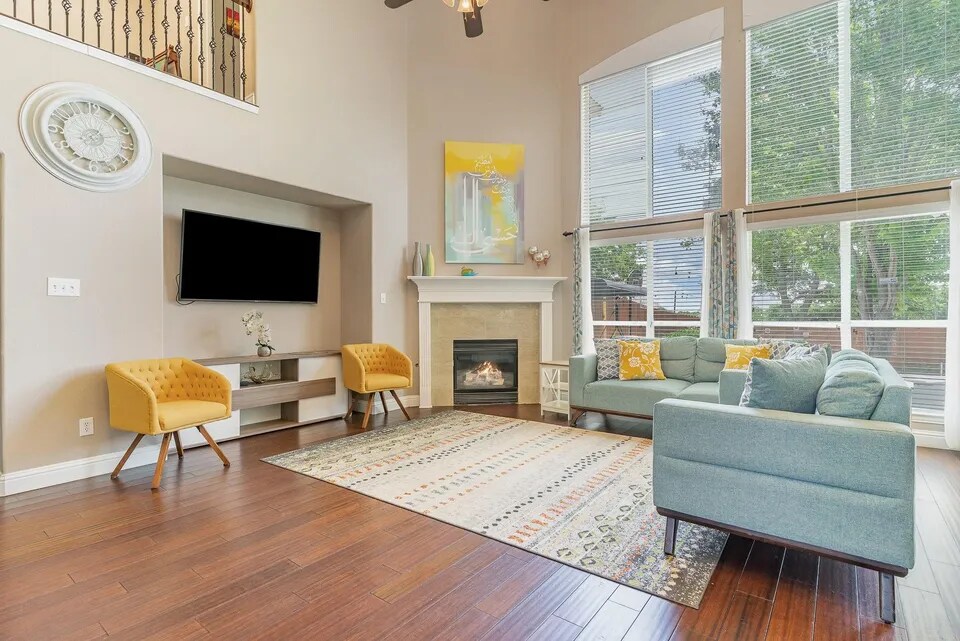Building Photo - 1620 Ridgecove Dr