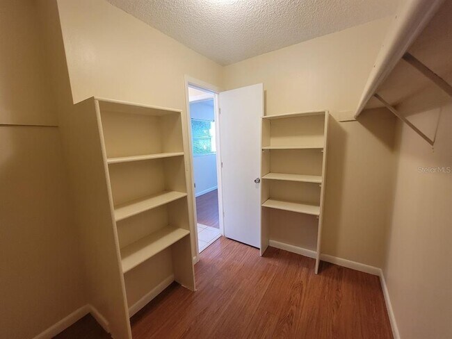 Building Photo - 23358 Racine Ave