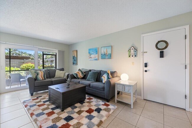Building Photo - 634 Bird Bay Dr E