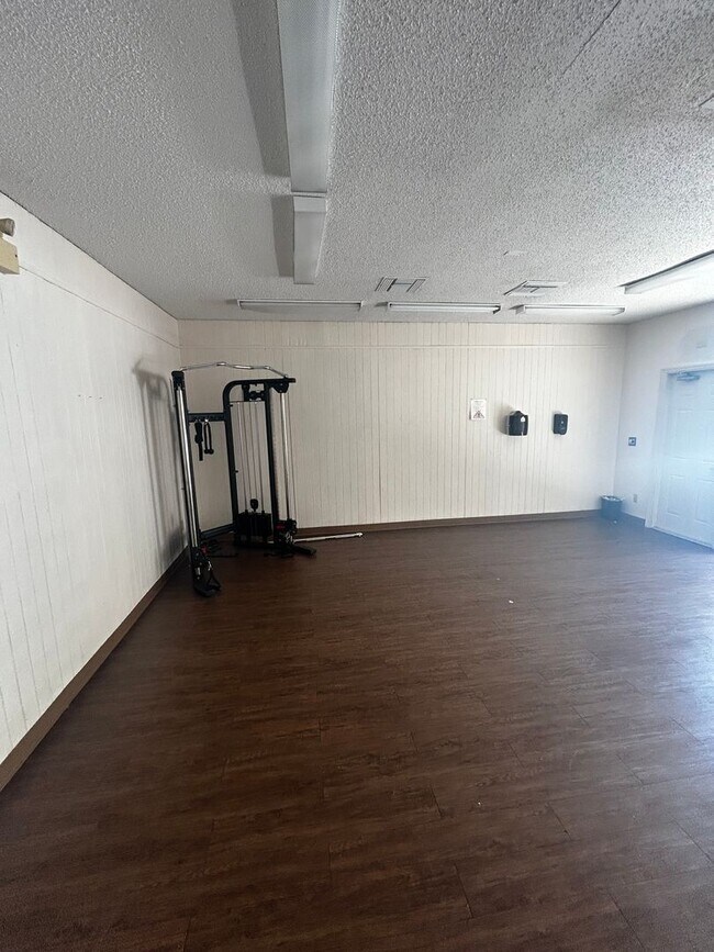 Building Photo - Beautiful 2/2 Condo Located in Hunters Res...