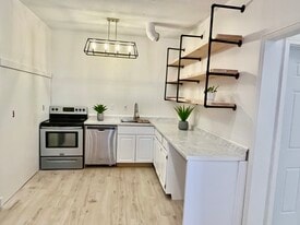 Building Photo - 11400 S Greenbrier Dr