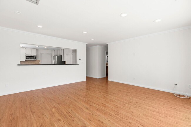 Building Photo - Welcome to Your Dream Home in Sunny San Di...