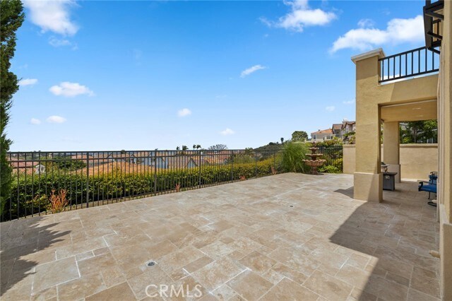Building Photo - 15 Renata