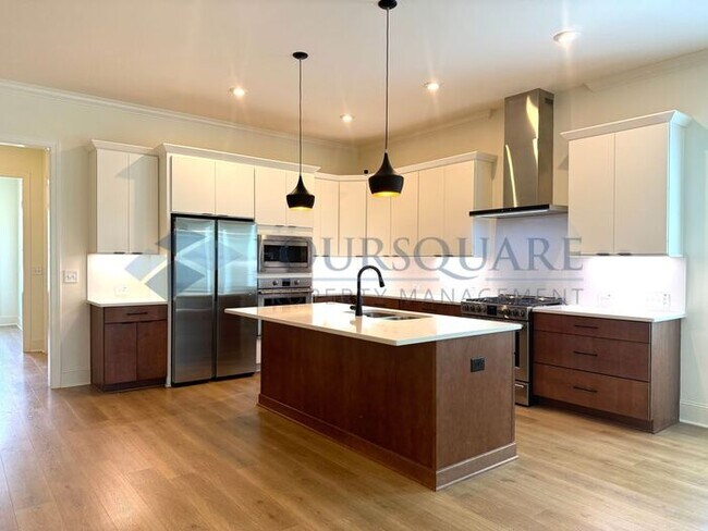 Building Photo - Beautiful  3-Bedroom Home with Loft, Screened Deck & Fenced Backyard – Convenient to Duke Univers...