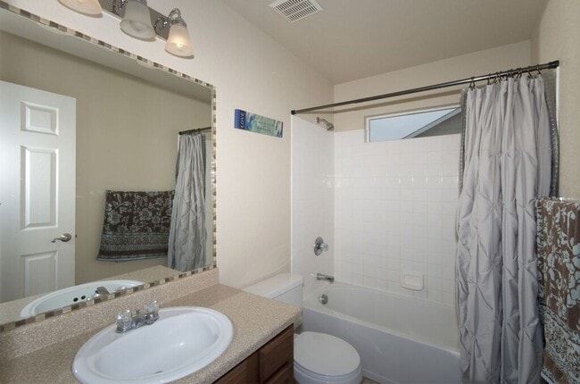 Building Photo - Lovely Ranch Style Home!