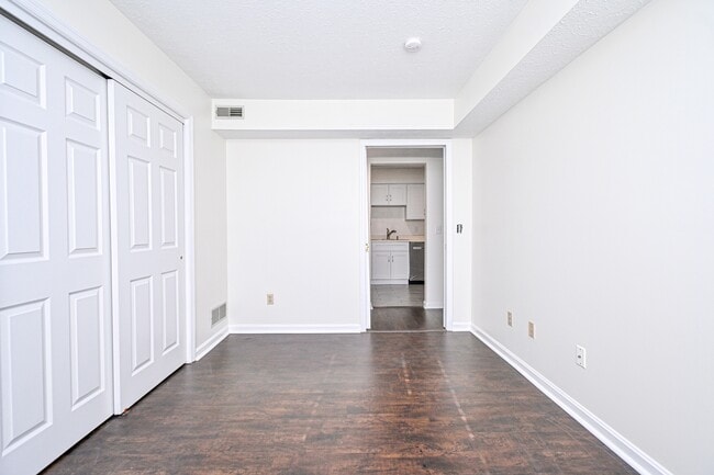 Building Photo - 3021 Stratford Ct