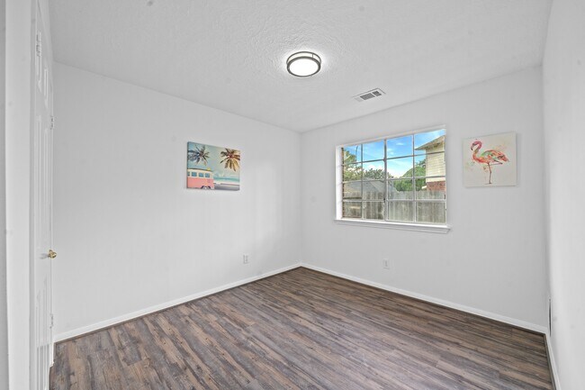 Building Photo - 22719 Old Church Ln