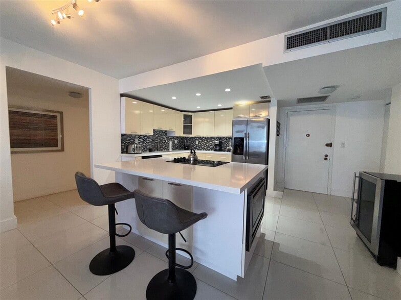 Primary Photo - 600 Three Islands Blvd