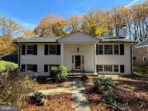 Building Photo - 4005 King Arthur Rd