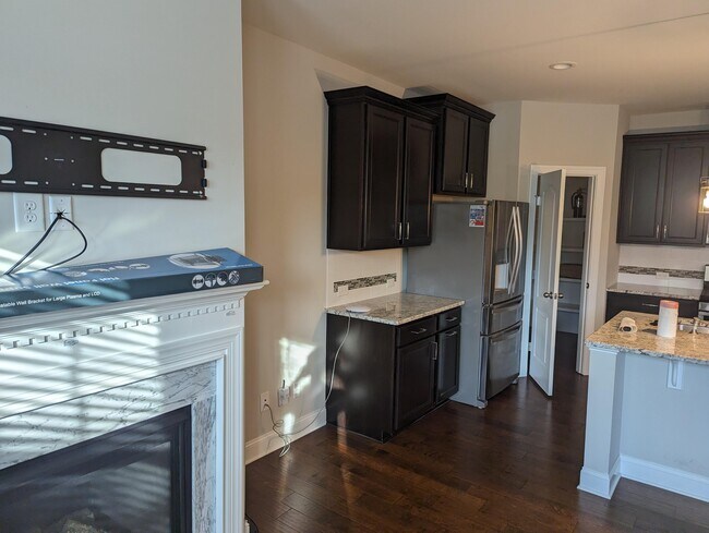 Building Photo - 1008 Cotulla Dr