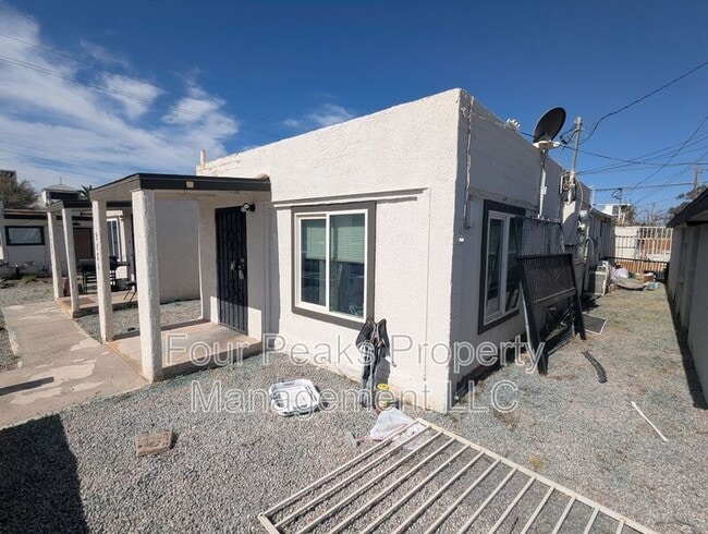 Building Photo - 102 E Hatcher Rd