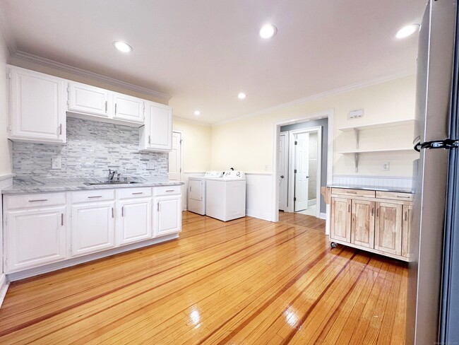 Building Photo - 826 Black Rock Tpke
