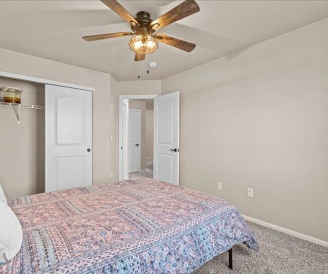 Building Photo - Modern 4-Bedroom Home in Desirable Promontory Neighborhood - Pet Friendly