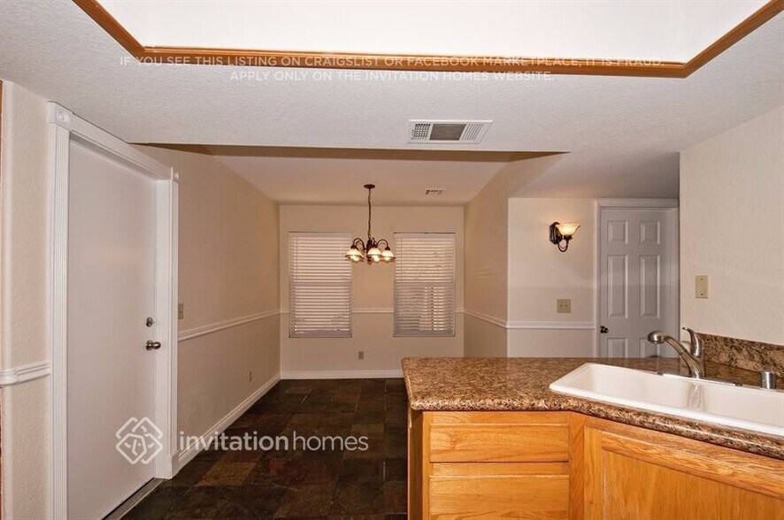 Building Photo - 1501 Pacific Terrace Dr