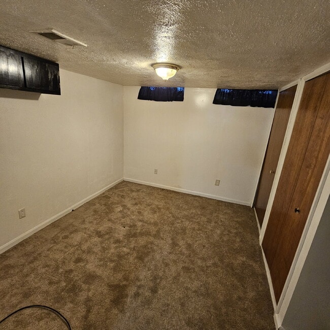 Building Photo - 3 Bedroom, 2 Bathroom, 2 Car Garage Brick ...
