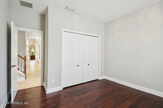 Building Photo - 717 E Dorchester Dr