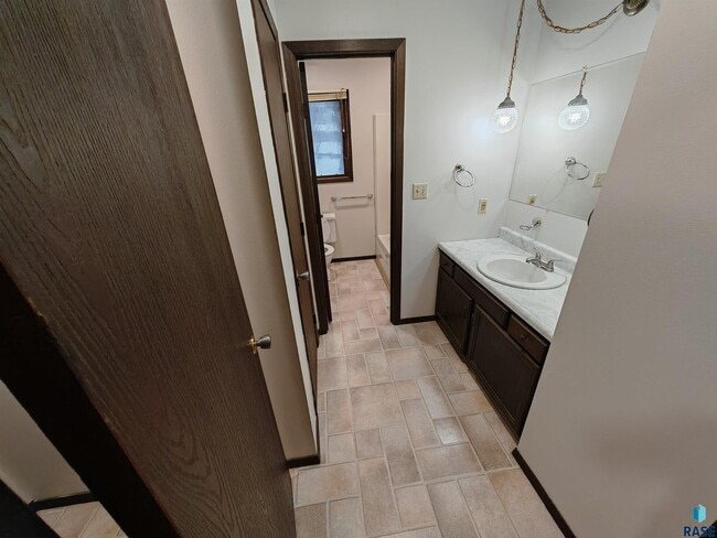 Building Photo - 4504 S Cliff Ave