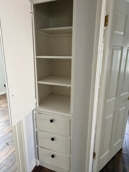 Linen Closet - 5943 Tujunga Ave