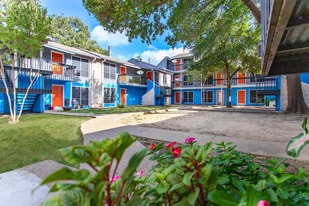 Building Photo - Villa Encanto
