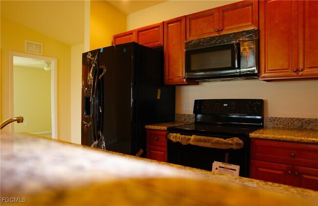 Building Photo - 528 SE 5th Ave