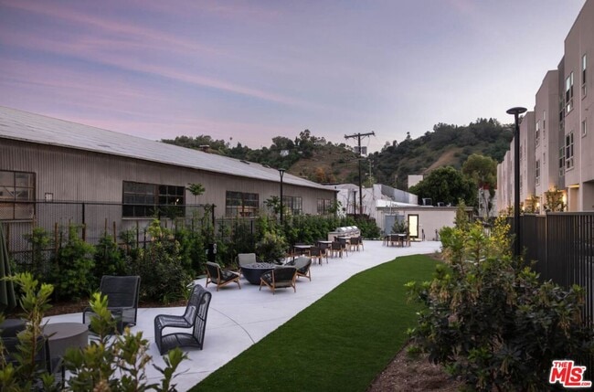 Building Photo - 2716 N Cadence Wy