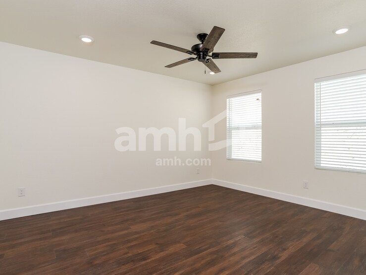 Building Photo - 13807 E 101st Ave