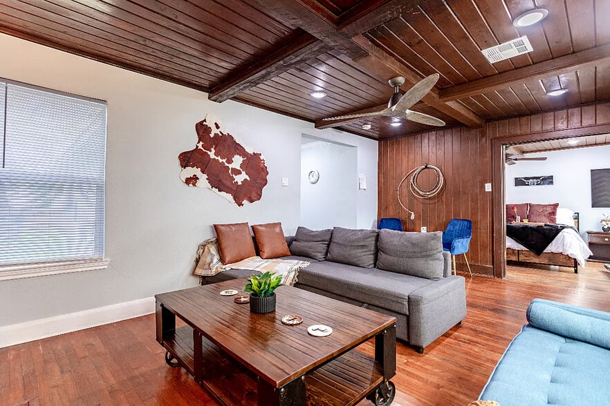 Building Photo - 3415 Shelby Ave