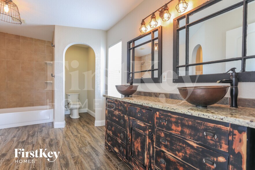 Building Photo - 2943 Belleville Terrace