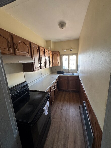 Building Photo - 21 Branch St