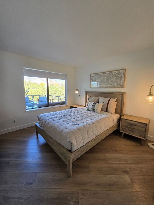 Building Photo - 2269RR-Upper Level