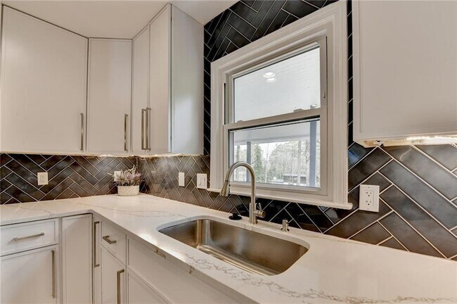 Building Photo - 3914 Granger Dr
