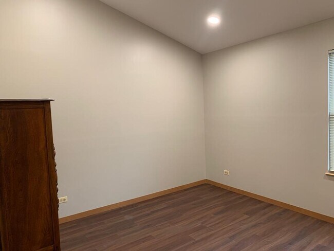 Building Photo - 640 Le Parc Cir