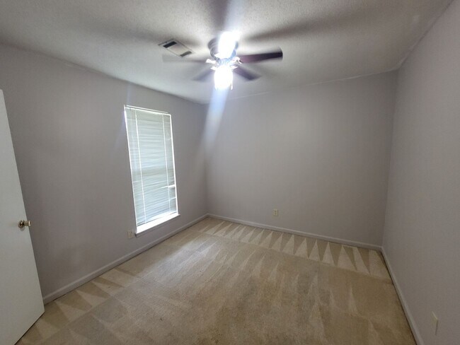 Building Photo - 3737 Woodcock Dr