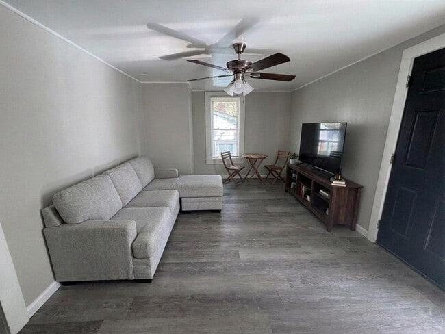 Building Photo - 409 Hobson St