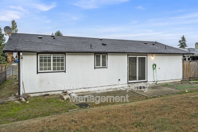 Building Photo - 9231 S K St
