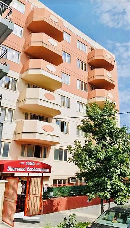 Building Photo - 1495 E 28th St