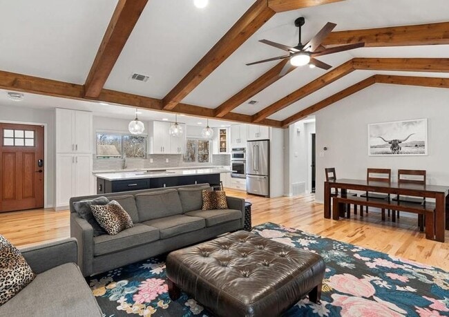 Building Photo - 2301 Barton Hills Dr
