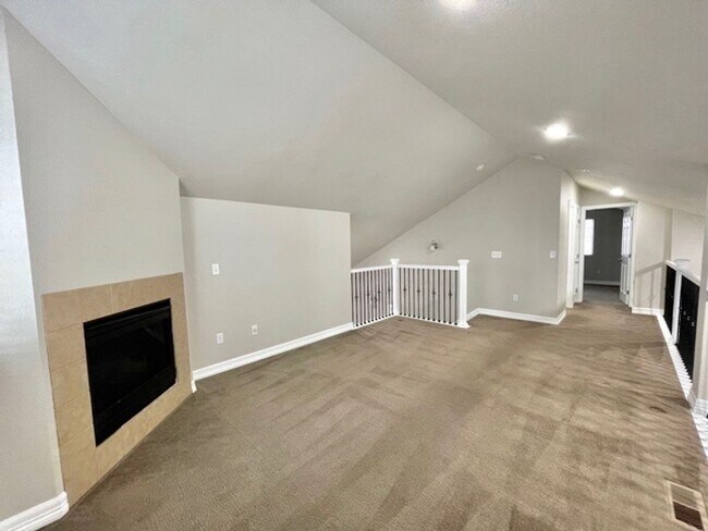 Building Photo - Stunning 4 Bed/4 Bath Home in Banning Lewis Ranch