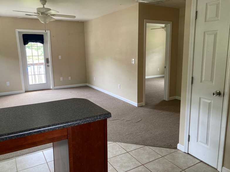 Building Photo - 830 Deerfield Ln