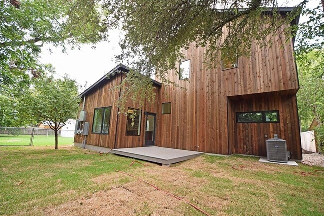 Building Photo - 5405 Sunshine Dr