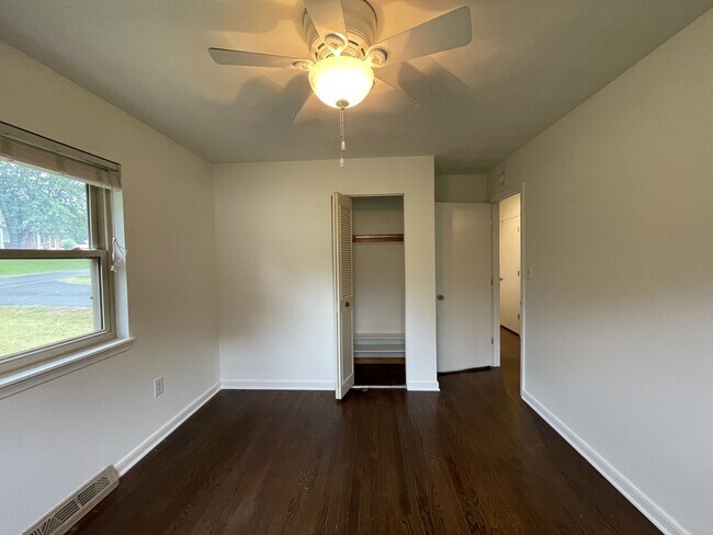 Building Photo - 1113 Craigmont Dr