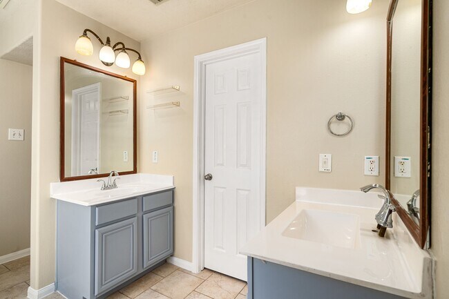 Building Photo - 3434 Fiorella Way
