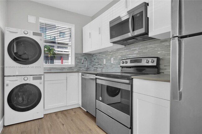 Building Photo - 1315 NE Miami Ct