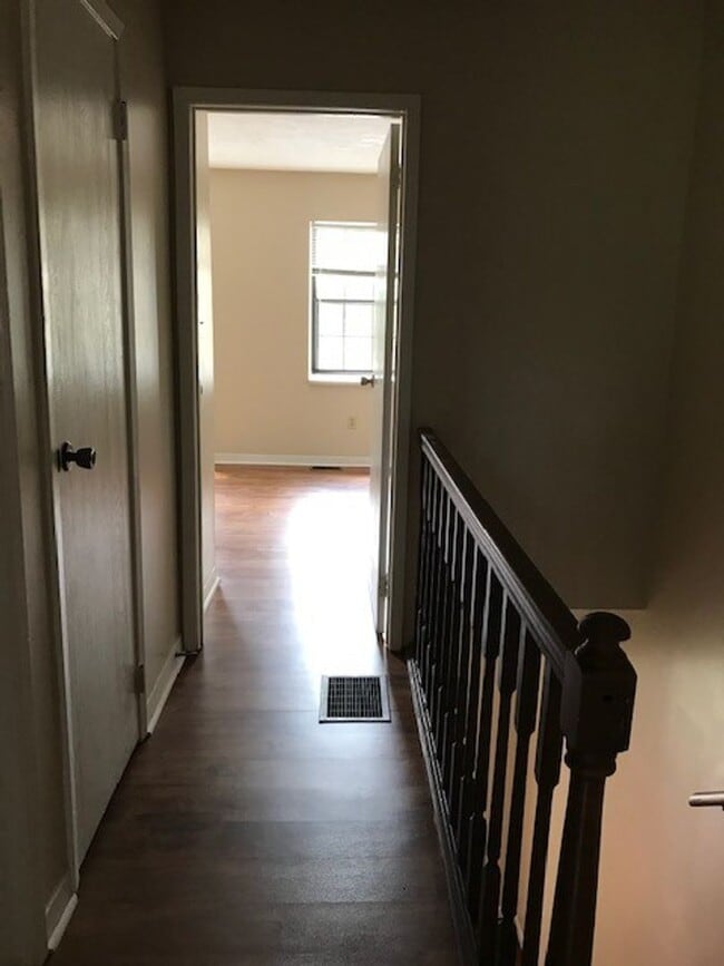 Building Photo - 3 bedroom, 2.5 bathroom townhome: Timber Ridge