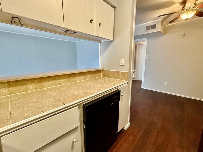 Building Photo - 1000 Heights Blvd