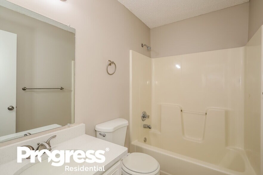 Building Photo - 1615 Twin Oak Ln